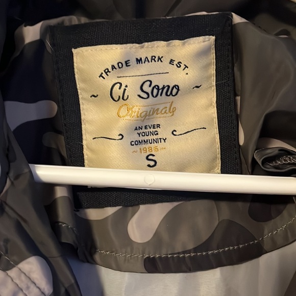 Camo Windbreaker Jacket w Hood - Picture 2 of 3